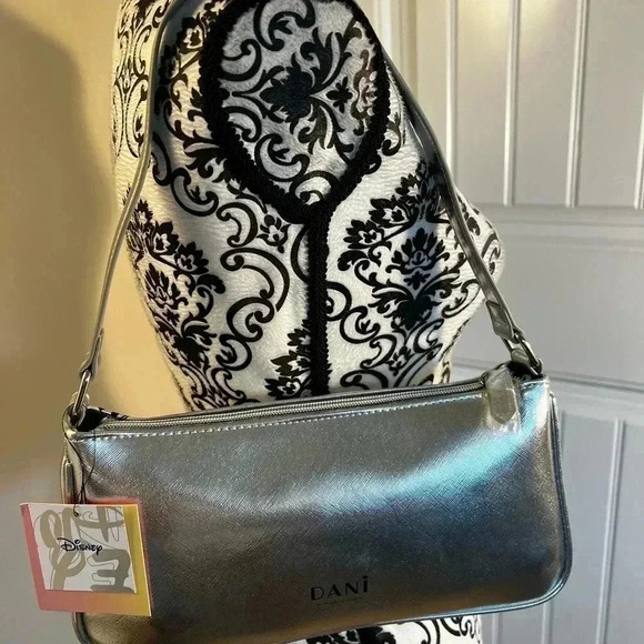 Minnie Mouse “Wink” Baguette  NWT - Picture 7 of 8